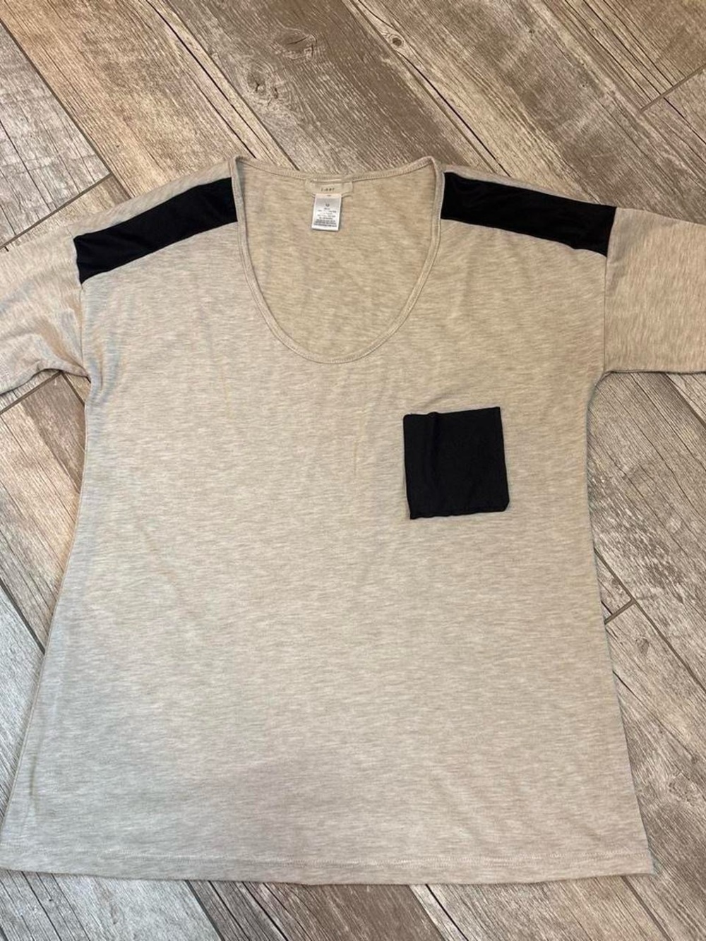 Relaxed Scoop Neck Short Sleeve Top with Black Contrast Pocket - Light Gray